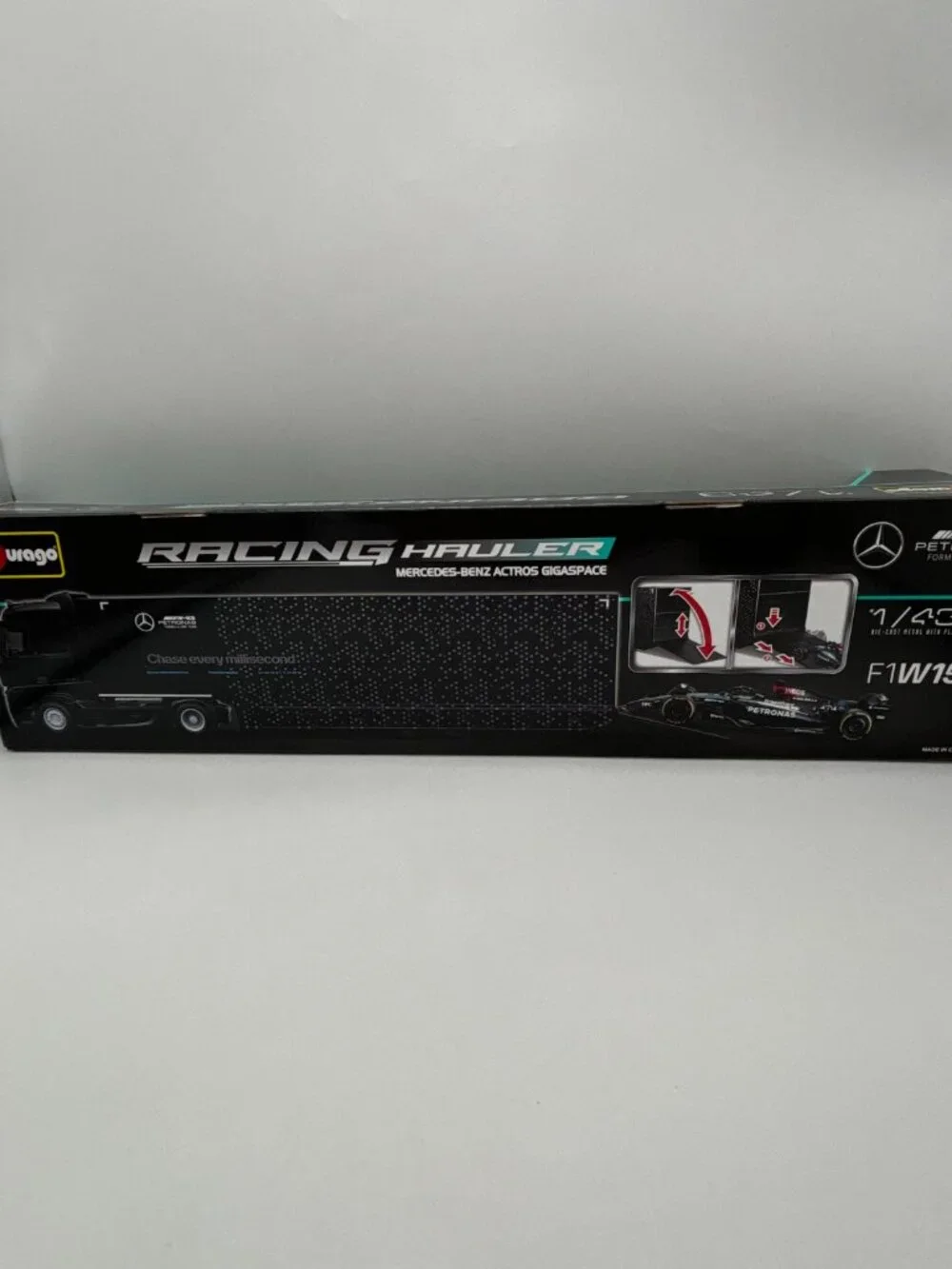 Maisto Bburago Formula 1 Mercedes F1 Racing Transporter Semi Truck w/ W15 Car